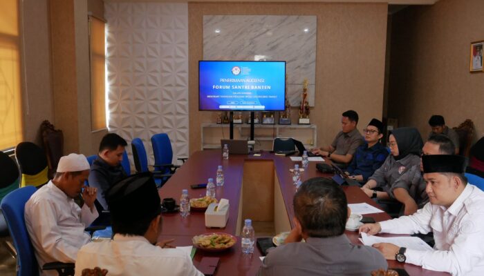 Forum Santri Banten Geruduk KPID, Desak Trans7 Minta Maaf dan Hentikan Tayangan XPOSE yang Lecehkan Pesantren