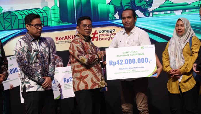 Gubernur Banten Serahkan Santunan Rp42 Juta untuk Keluarga Alexa: Pemprov Pastikan Perlindungan Atlet Jadi Prioritas