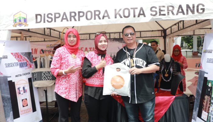 Wali Kota Serang Borong Dagangan Emak-Emak di Festival Kaibon 2025, Alun-Alun Mendadak Heboh