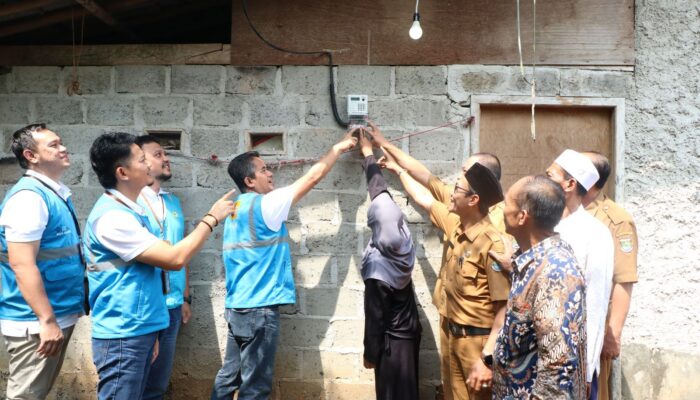 PLN Nyalakan Harapan di Kampung Kacipet: Rumah Yayan Kini Tak Lagi Gelap, Cahaya Listrik Hadirkan Kehidupan Baru