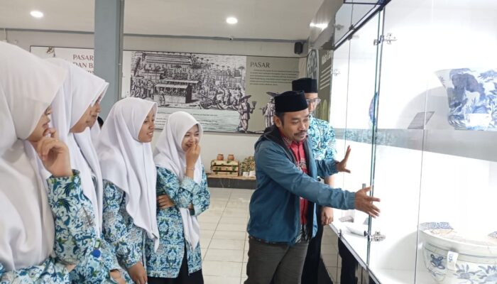 INSPIRA Banten Kobarkan Semangat Cinta Sejarah, Siswa MA Masarratul Muta’allimin Jelajahi Jejak Kejayaan Kesultanan Banten di Museum Purbakala