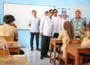 Gubernur Andra Soni Blusukan ke Pesisir Pandeglang: Pastikan Anak-anak Nikmati Program Makan Bergizi Gratis dari Presiden Prabowo