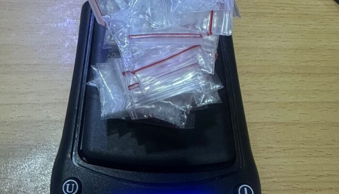 Modus Licik Pengedar Sabu Dibungkus Permen Terbongkar! Polisi Serang Gerebek Rumah Pelaku, Amankan 50 Paket Siap Edar