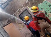 Korsleting Listrik Hanguskan Rumah Warga Grogol! Dua Motor Ikut Terbakar, Damkar Cilegon Gerak Cepat Padamkan Api