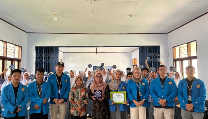 Mahasiswa Unpam Serang Buka Wawasan Siswa DKV Soal AI: Kunci Sukses Ada pada Prompt yang Tepat