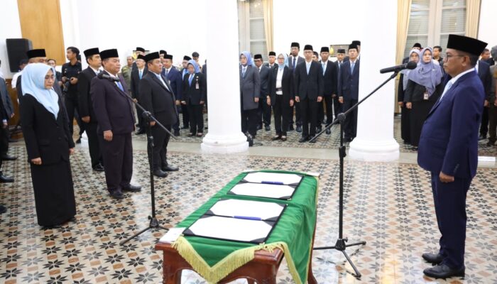 Gubernur Andra Soni Lantik 23 Pejabat Baru: Tegaskan Integritas dan Kinerja Tanpa Kompromi