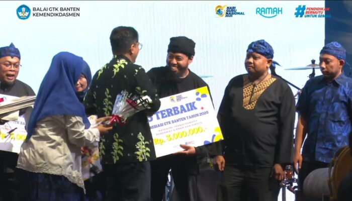 Insan Budaya Cilegon Torehkan Prestasi! Pengurus DKKC Raih Penghargaan GTK Transformatif Berkat Inovasi Digital Cerdas