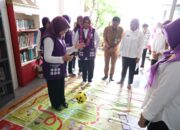 Tinawati Andra Soni Main Ular Tangga Lawan Stunting: Posyandu Jadi Garda Terdepan Bangun Keluarga Sehat di Banten