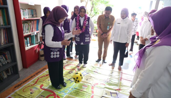 Tinawati Andra Soni Main Ular Tangga Lawan Stunting: Posyandu Jadi Garda Terdepan Bangun Keluarga Sehat di Banten