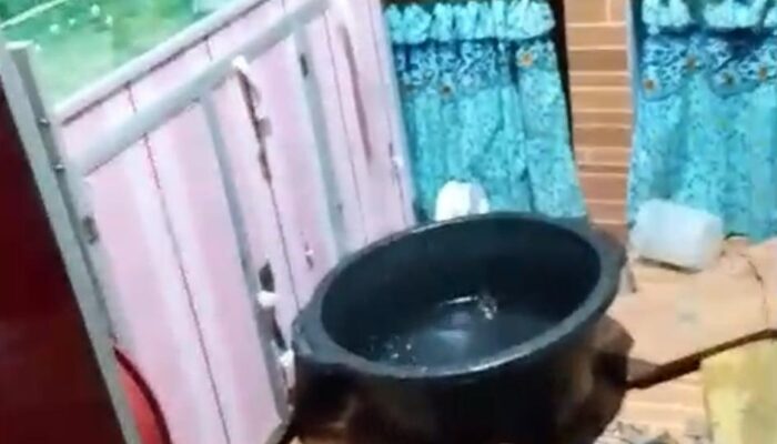 Dini Hari Mencekam di Cilegon, Dua Rumah Warga Dihantam Batu Raksasa yang Terjun dari Tebing Saat Hujan Deras