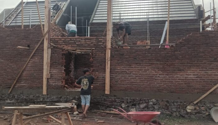 Proyek Rakata Arum Disorot Warga, Kontraktor Dikecam Akibat Abaikan Keselamatan Pekerja