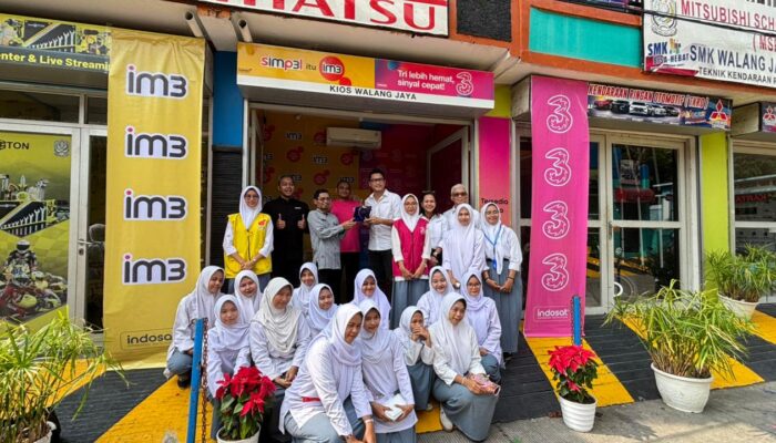 Indosat Buka Kelas Bisnis Nyata di Sekolah, Siswa SMK Walang Jaya Kini Kelola Kios Profesional Layaknya Pegawai Industri