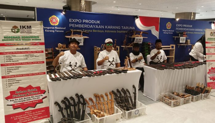 IKM Buyut Cilegon dan Golok Cilegon Unjuk Gigi di Panggung Nasional, Koperasi Krakatau Baja Trikora Harumkan Nama Karang Taruna Kota Cilegon di Expo UMKM 2025