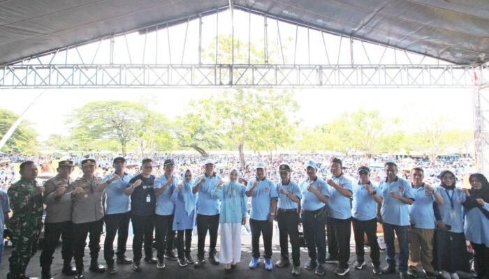 Hadiah Terindah untuk Pahlawan Tanpa Tanda Jasa: Bupati Ratu Zakiyah Gelontorkan Beasiswa dan Insentif Besar untuk Guru Kabupaten Serang