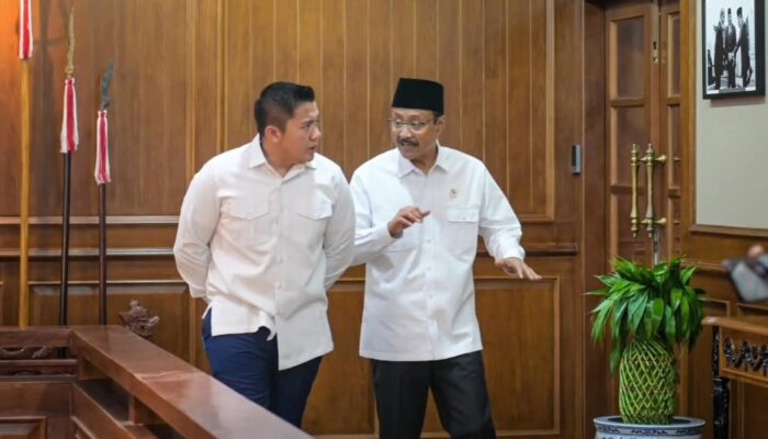 BLT Digelontorkan Besar-besaran, Gus Ipul dan Seskab Teddy Pastikan Bantuan Tepat Sasaran hingga Korban Bencana Sumatera