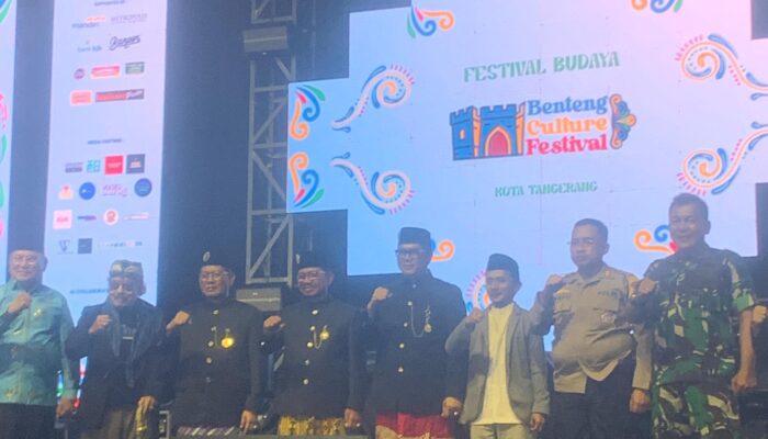 Debus DKKC Guncang Tangerang! Wali Kota Turun Panggung Ikut Atraksi, “Cilegon Juare” Jadi Sorotan Utama Kirab Budaya 2025