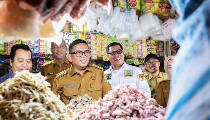Blusukan Pasar Jelang Nataru, Andra Soni “Pasang Badan” Jaga Harga Pangan Banten Tetap Terkendali