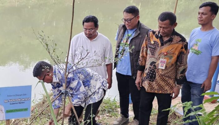 Andra Soni Dorong Aksi Nyata Lingkungan: 3.000 Bibit Pohon Hijaukan Bantaran Cisadane
