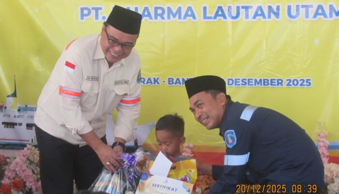 PT Dharma Lautan Utama Turun Langsung ke Masyarakat, 50 Anak Pulomerak Dikhitan Gratis