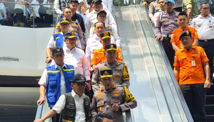 Kapolri Siaga Penuh Hadapi Nataru 2025/2026: 2.800 Pos Pengamanan Dikerahkan, Banten Waspada Cuaca Ekstrem