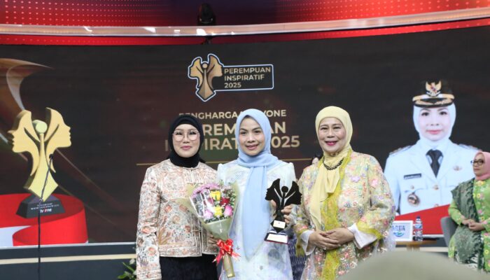 Gebrak Hari Ibu, Bupati Serang Ratu Zakiyah Digelari Perempuan Inspiratif 2025 Berkat Revolusi Pendidikan Daerah
