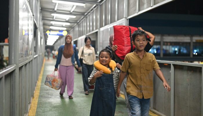 Libur Nataru Tak Menghentikan Distribusi: Truk Logistik Meledak hingga 57 Persen di Lintasan ASDP