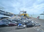 Lonjakan Natal di Merak–Bakauheni: Penumpang Membeludak, Truk Justru Menyusut