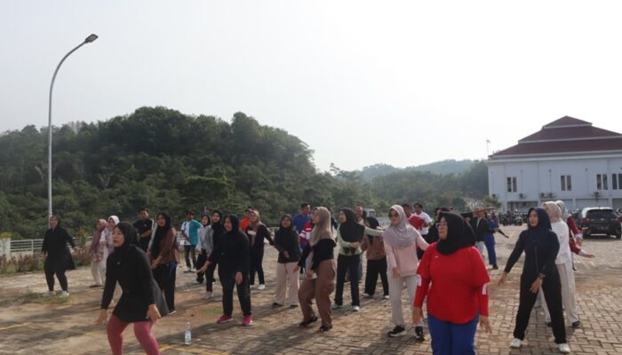 Karyawan RSUD Cilograng Antusias Ikuti Kegiatan Senam Pagi Bersama