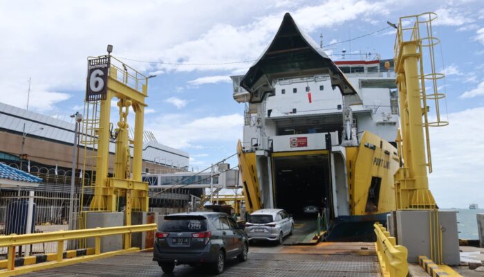 Merak–Bakauheni Tetap Terkendali Jelang Tahun Baru 2026, ASDP Pastikan Layanan Aman dan Tertib