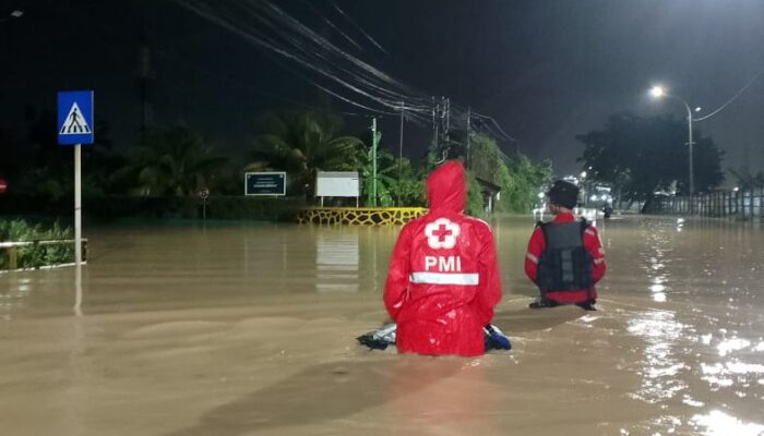 Banjir Kepung Ciwandan–Cibeber, PMI Cilegon Tancap Gas Evakuasi Warga dan Dirikan Dapur Umum