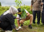 Cegah Bencana dan Polusi, Robinsar Tancap Gas Tanam Sejuta Pohon di Cilegon