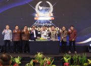 Bang Andra Antar Andra Soni Raih Anugerah Nasional
