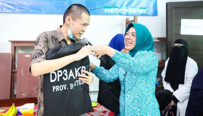 Alumni SKh Bina Citra Anak Bikin Haru! Wilson Tan Persembahkan Lagu Mandarin untuk Tinawati Andra Soni di PKK Mengajar
