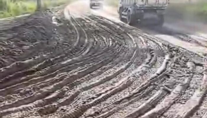 Viral! Jalan Lingkar Selatan Cilegon Berubah Jadi Kubangan Lumpur, Warga Temu Giring Minta Aktivitas Galian Pasir Ditutup