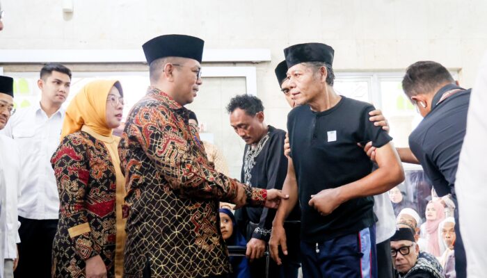 Safari Ramadan di Tangsel, Andra Soni Salurkan Bantuan untuk Warga Sakit hingga Guru Ngaji