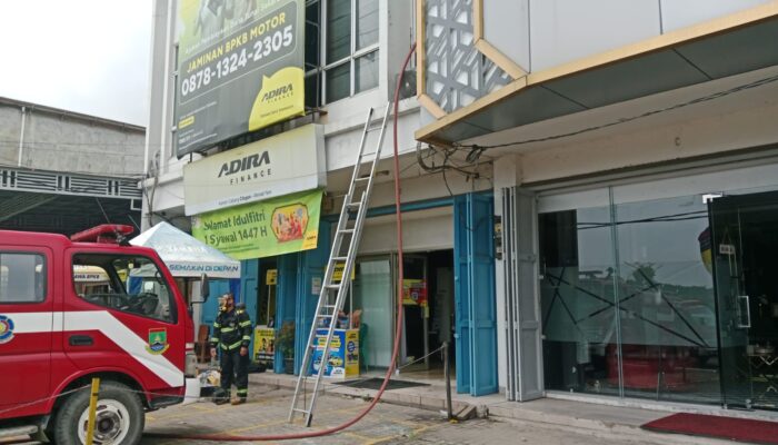 Api Pagi Hari Lahap Arsip di Kantor Adira Finance Cilegon, Damkar Gerak Cepat Padamkan dalam 4 Menit