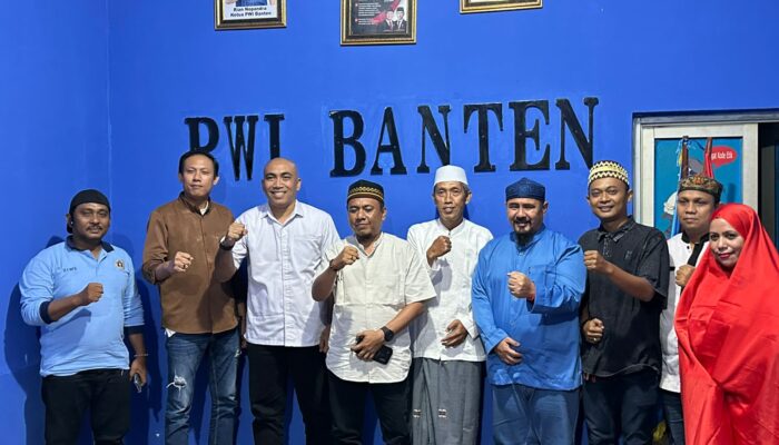 Doa untuk Almarhum Sekjen PWI Zulmansyah Sekedang Mengiringi Kunjungan Kejati Banten ke PWI