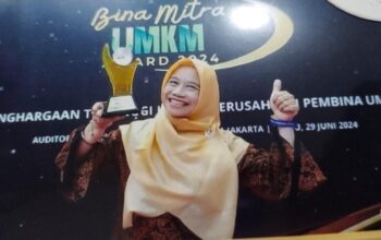 Dari Cilegon untuk Dunia: Hj Rina Rahmayanti Sulap Batik Jadi Jalan Harapan dan Kemandirian