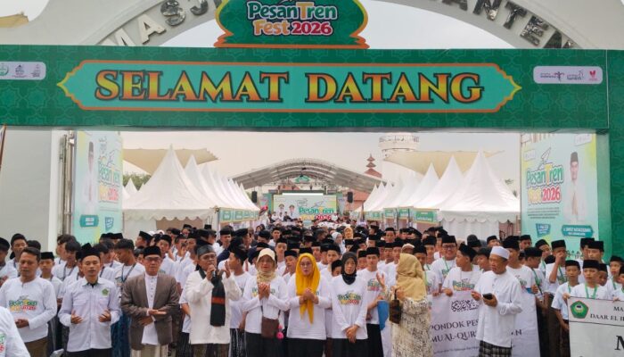 Ribuan Santri “Sarungan” di Banten Lama, Pesantren Fest 2026 Perkuat Wisata Religi