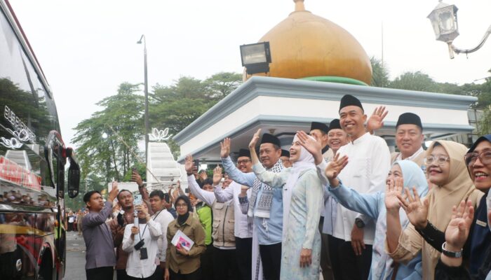 Bupati Serang Lepas 388 Calon Haji, Zakiyah Ingatkan Jaga Akhlak dan Kesehatan di Tanah Suci