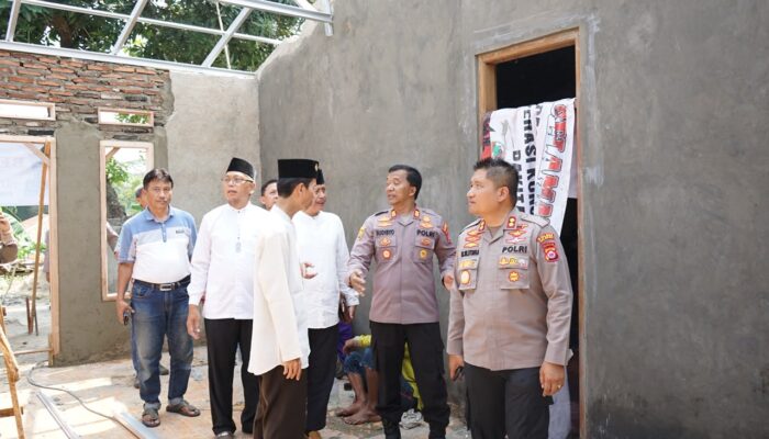 Sambut HUT Bhayangkara ke-80, Kapolres Cilegon Bedah Rumah Warakawuri di Cibeber: Bukti Nyata Polri Hadir untuk Rakyat