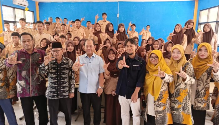 Pelajar Diminta Jadi Garda Terdepan Lawan Hoaks, Wabup Serang: Saring Sebelum Sharing