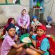 Tinawati Andra Soni Ikut Bikin Sate Bandeng Bersama Anak-anak Banten, Bakal Tayang di Si Bolang Trans7